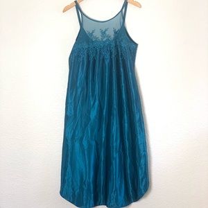 Dentelle | Vintage turquoise silky embroidered nightgown size medium